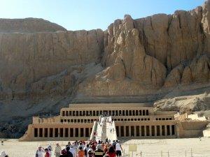 5714  300x225 hram caricy hatshepsut 05 Храм царицы Хатшепсут